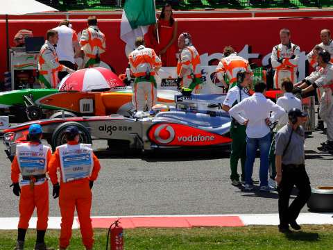 Executive search conceptualized as an F1 pit crew in action