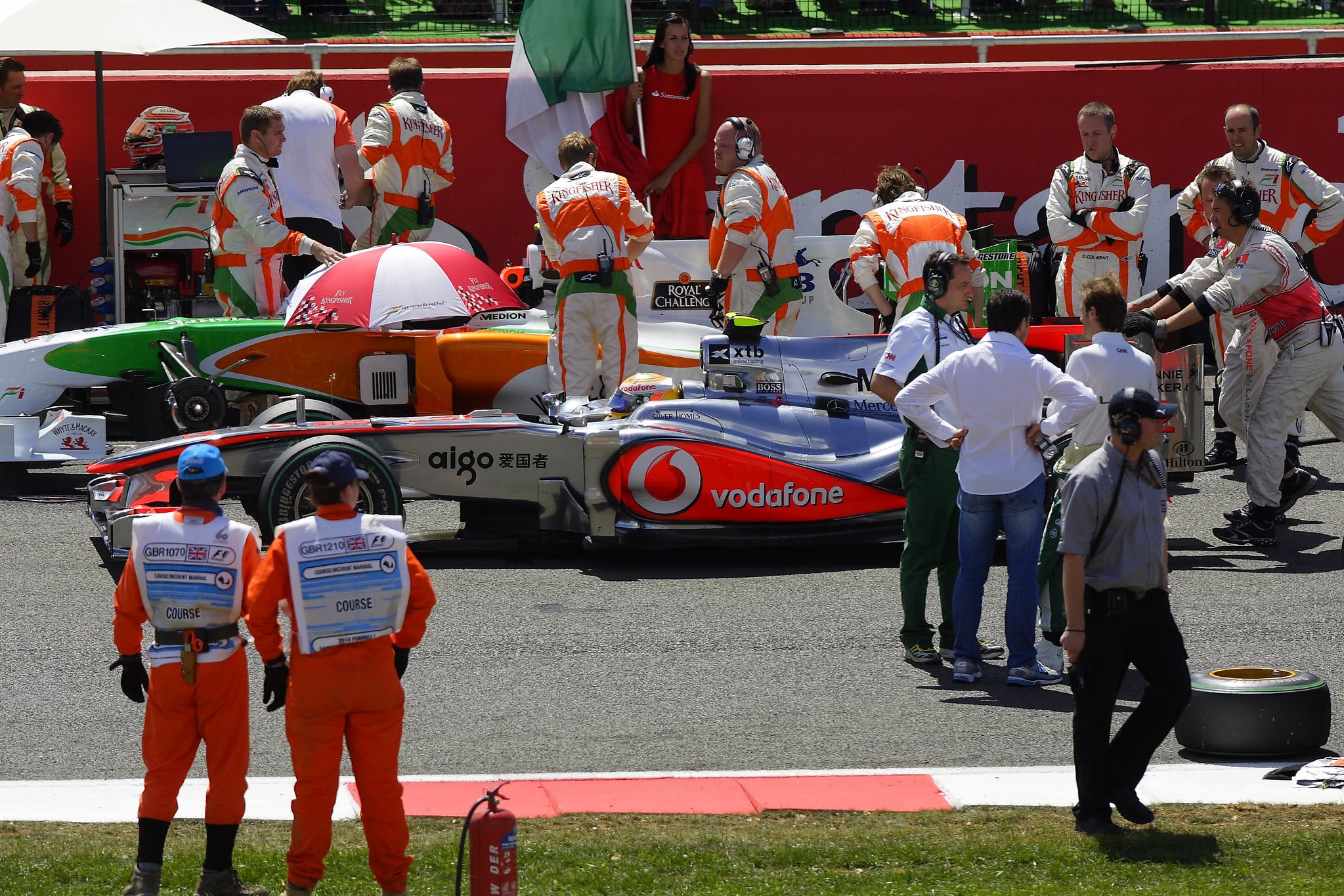 Executive search conceptualized as an F1 pit crew in action