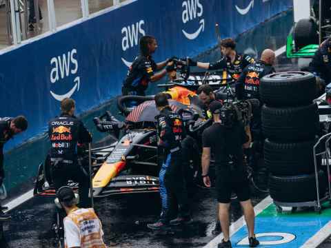 F1 pit stop tire change representing the critical Series B transition from founder mode to operator mode in startup leadership