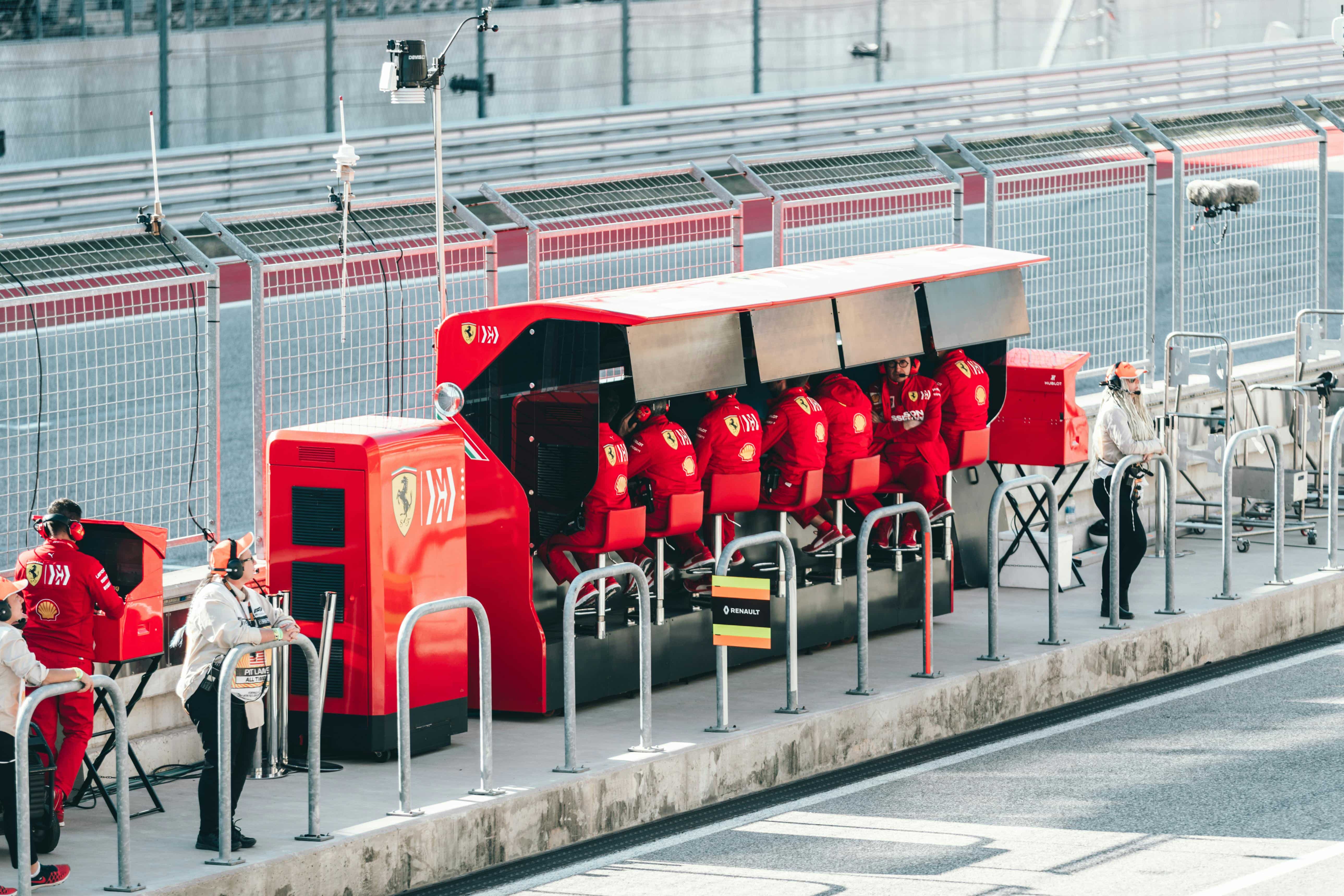 F1 team principal collaborating with pit wall crew contrasted with founder facing empty COO chair representing leadership diagnostic